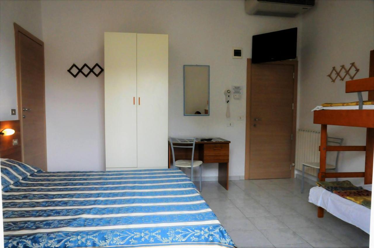 Hotel Acapulco Rimini Bagian luar foto