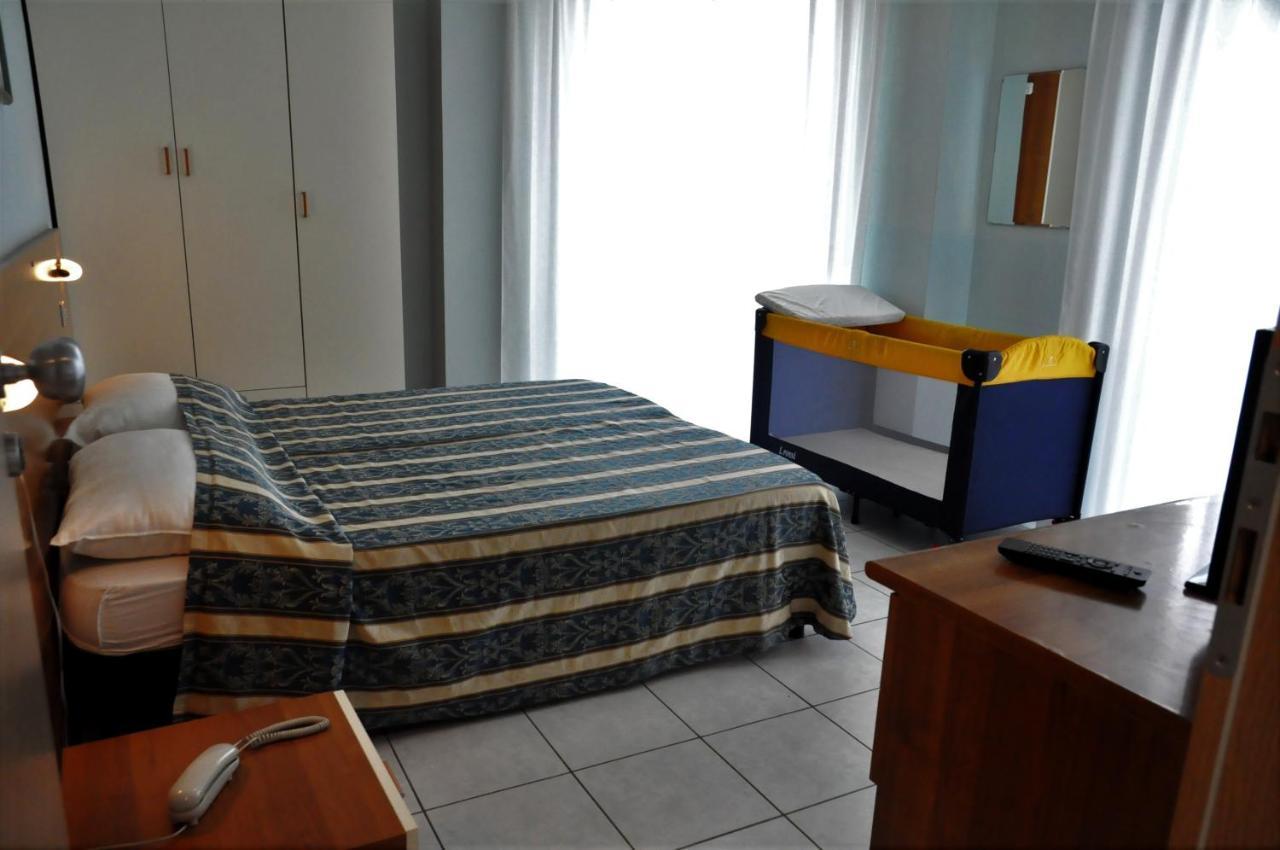 Hotel Acapulco Rimini Bagian luar foto