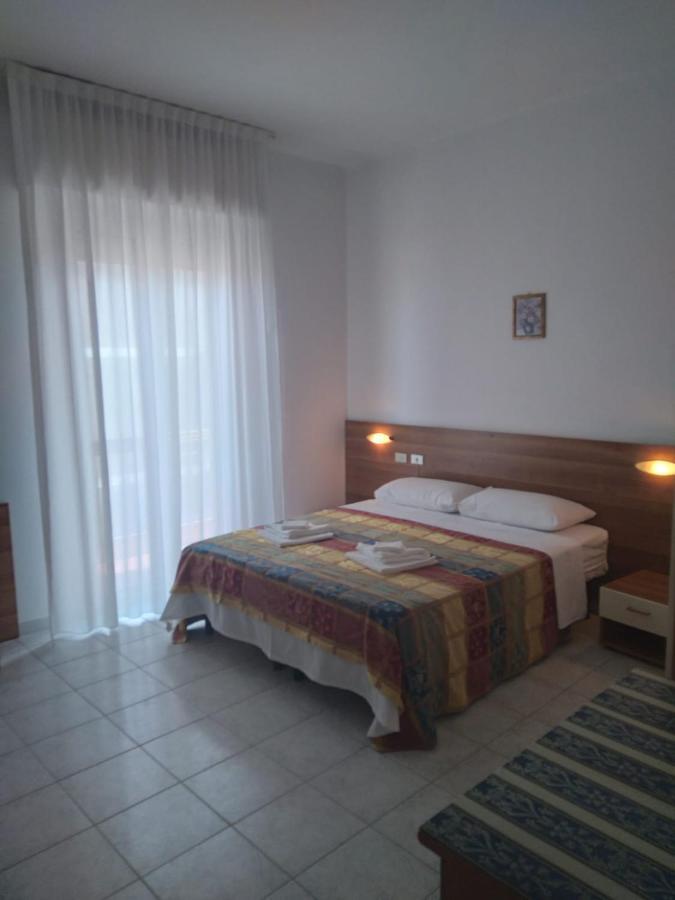 Hotel Acapulco Rimini Bagian luar foto