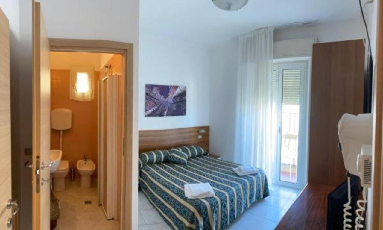 Hotel Acapulco Rimini Bagian luar foto