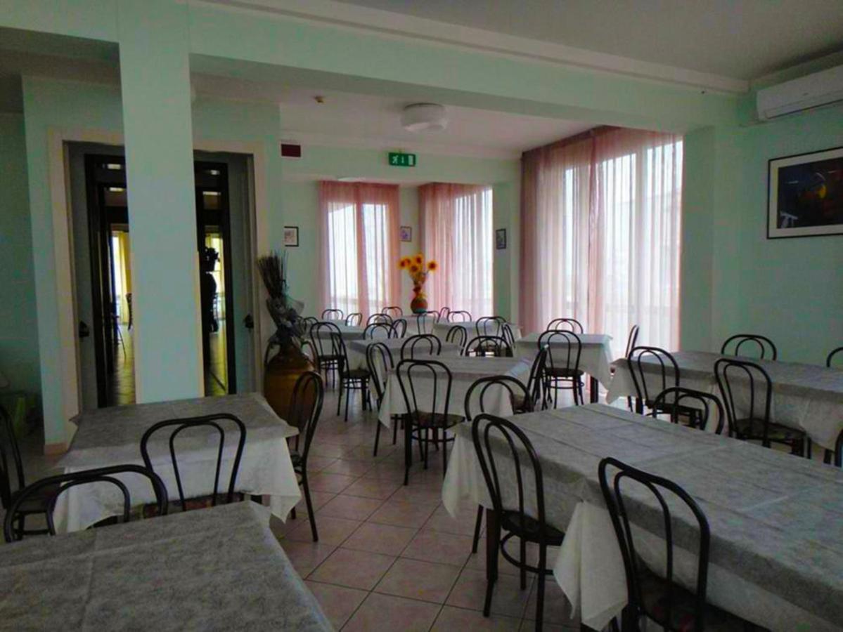 Hotel Acapulco Rimini Bagian luar foto