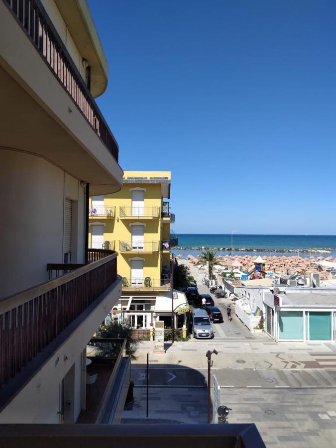 Hotel Acapulco Rimini Bagian luar foto