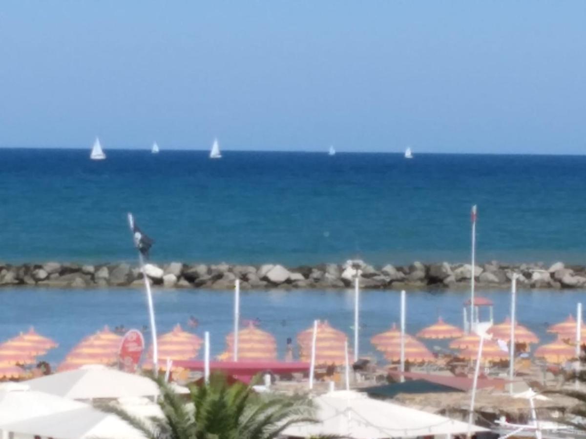 Hotel Acapulco Rimini Bagian luar foto