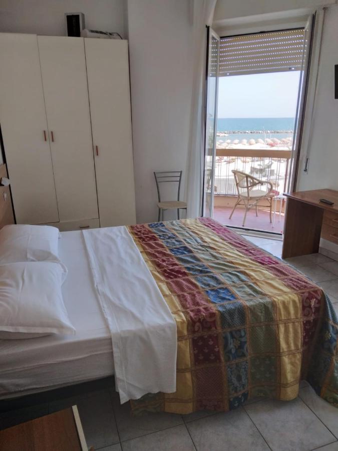 Hotel Acapulco Rimini Bagian luar foto