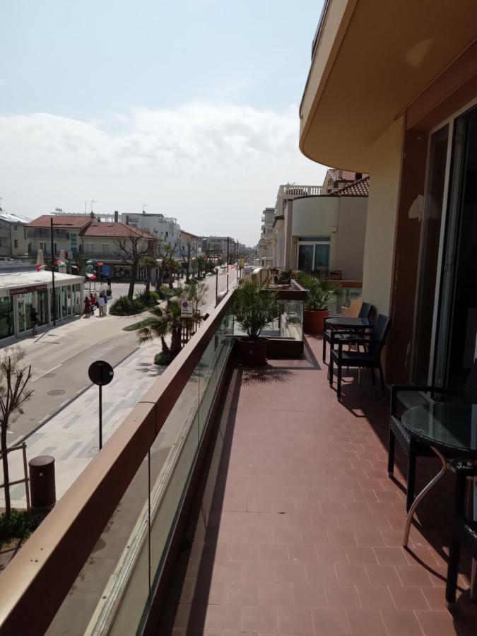 Hotel Acapulco Rimini Bagian luar foto