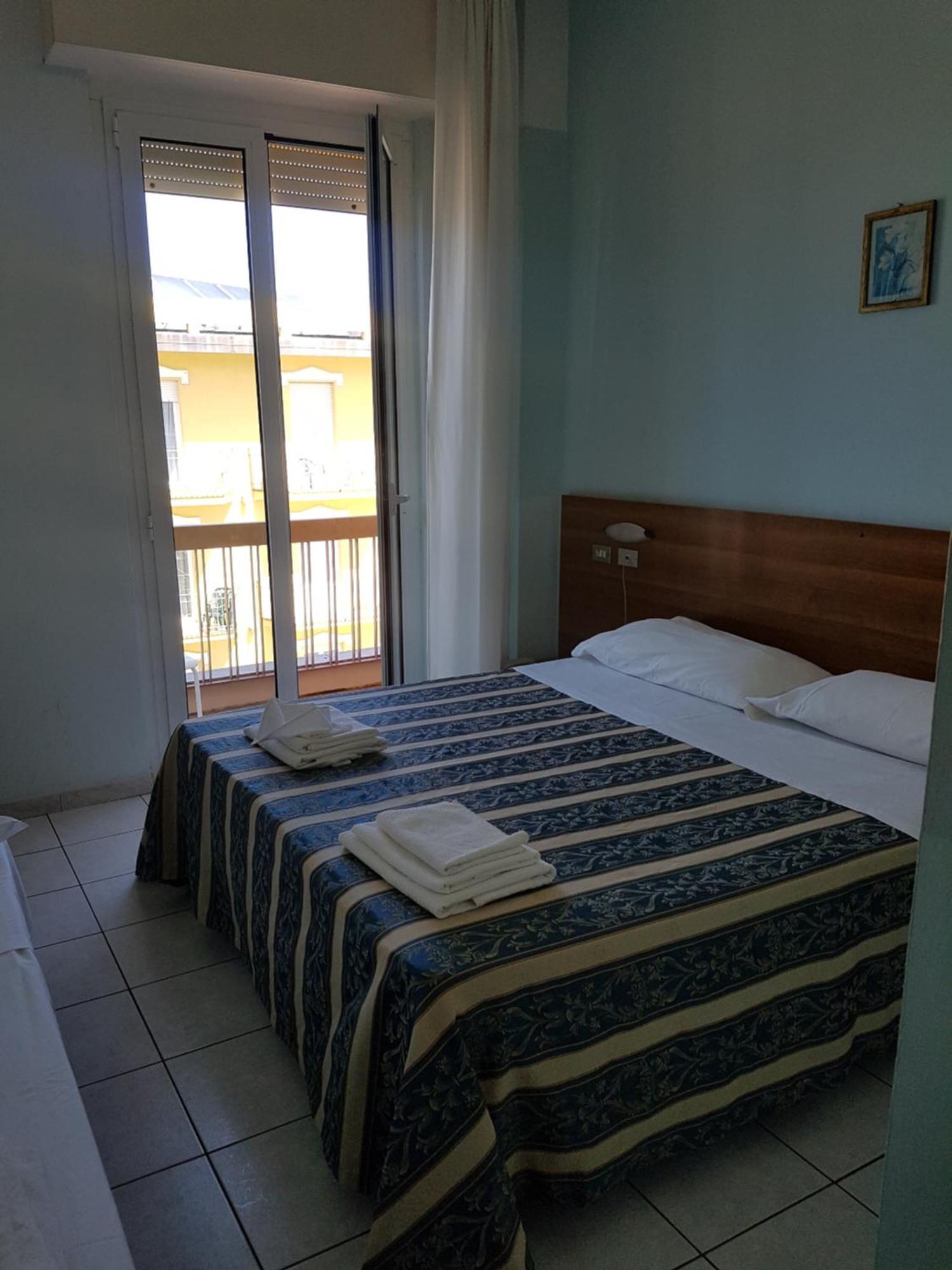 Hotel Acapulco Rimini Bagian luar foto
